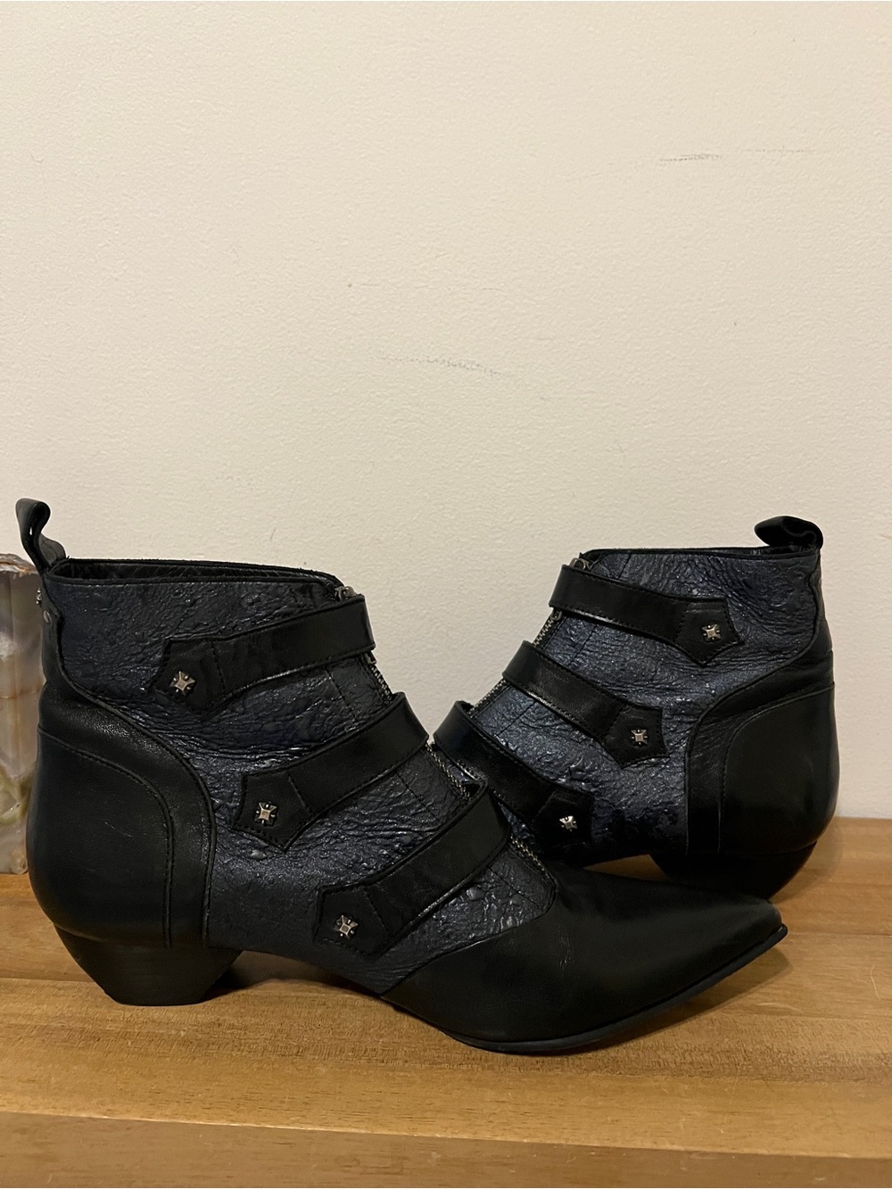 John Fluevog Eileen Dark Navy Blue Black Ornate Ankle Boot 9 N - Picture 15 of 16